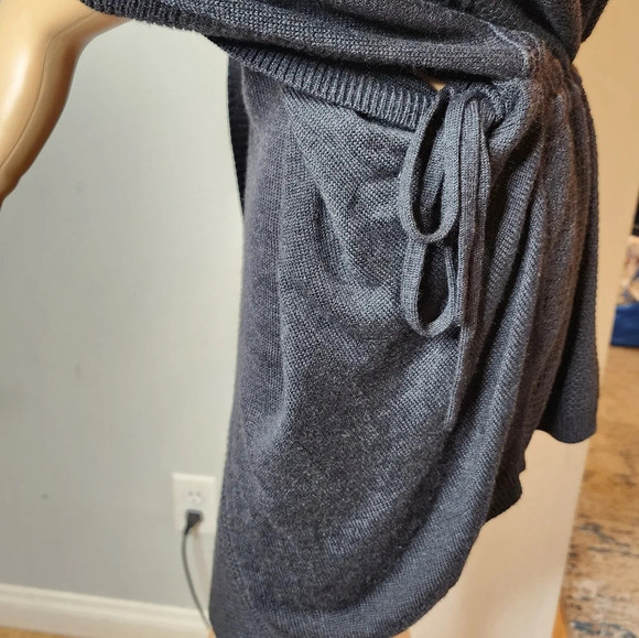 Lululemon Cashmere Blend Breeze Easy Grey Wrap Estimated Size Medium - Picture 11 of 16
